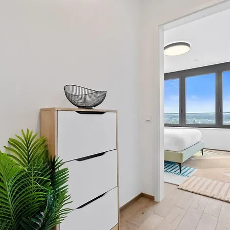 Stylish And Luxurious With Pool & Gym Appartement *