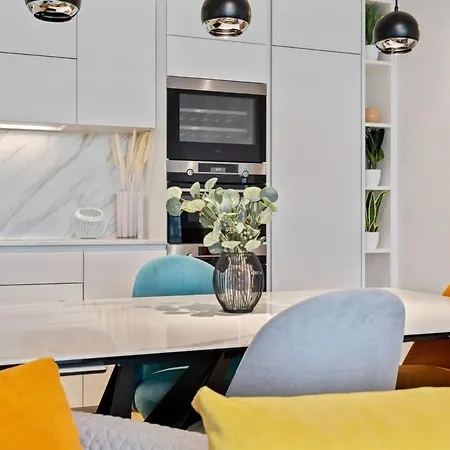 Stylish And Luxurious With Pool & Gym Apartment Luxembourg