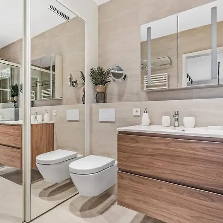 Stylish And Luxurious With Pool & Gym